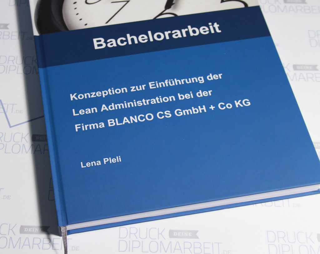 Bachelorarbeit mit Hardcover-Bindung. Gestaltet von Lena Pleli.